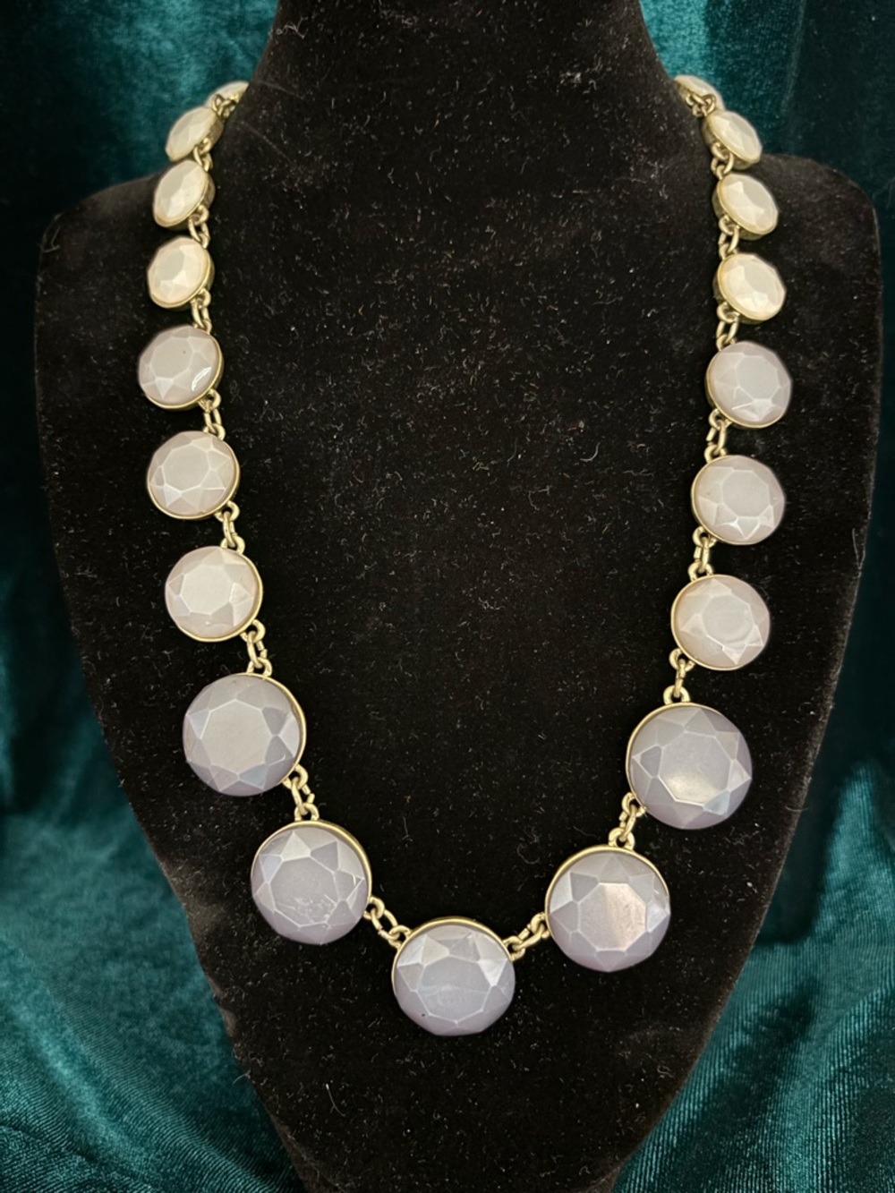 Shades Of Purple. Gold Tone Chain Beaded Faceted Necklace. Ombré Effect.
